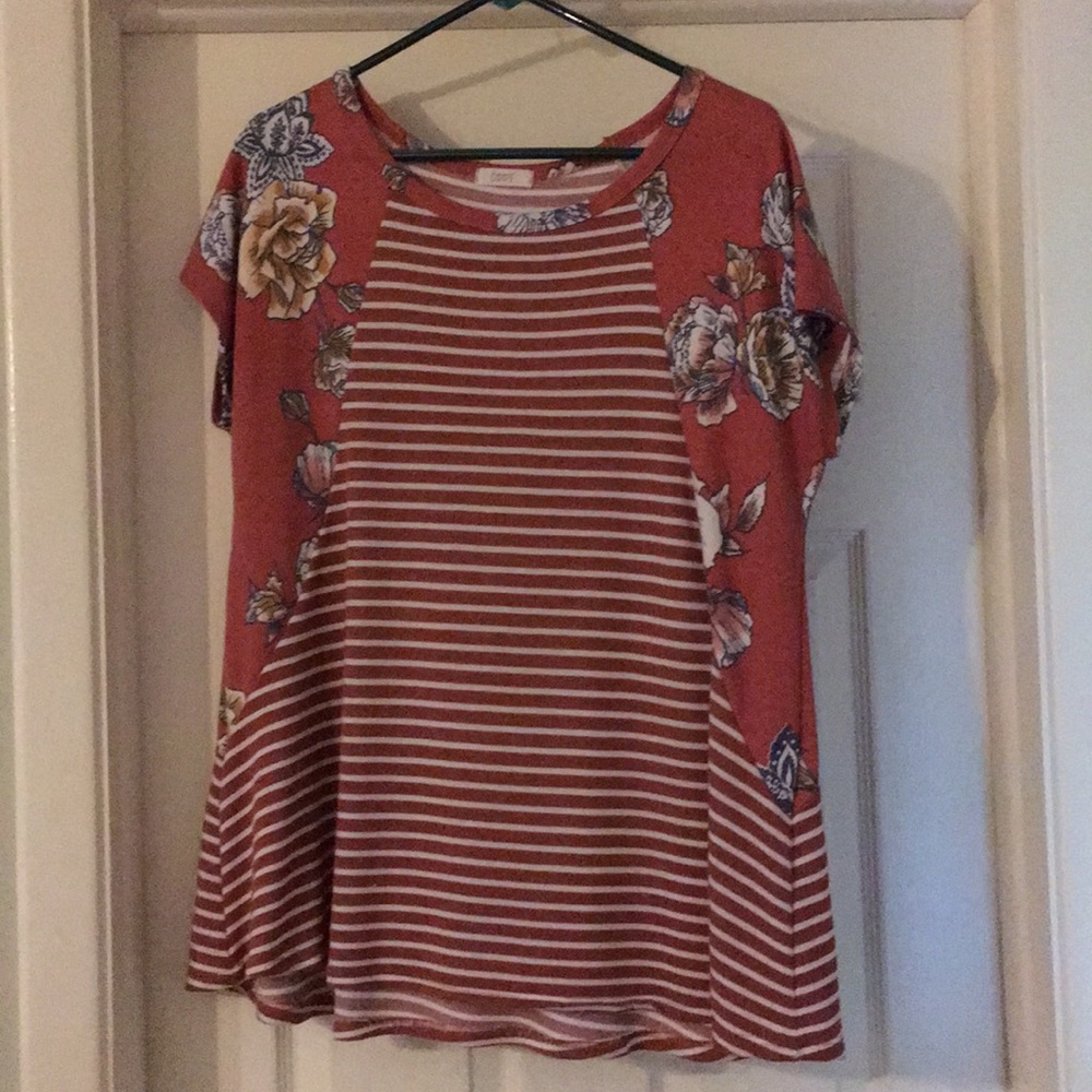 Oddy flowy tee